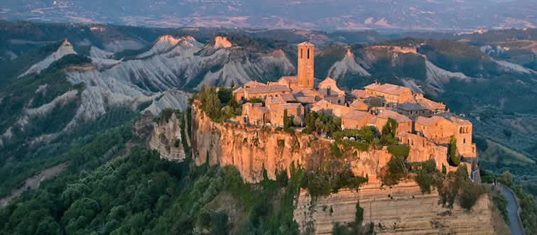 Can you name this lovely Italian hill town tucked away on a cliff?